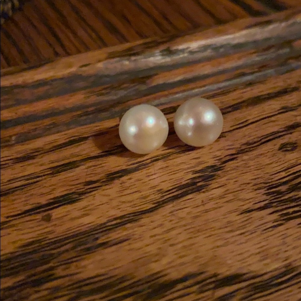 Pearl earring studs🌺